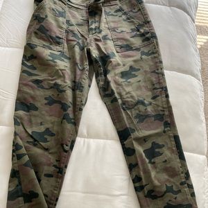 Camo Reese with zipper bottom. Interior waist clear button off but a quick fix!